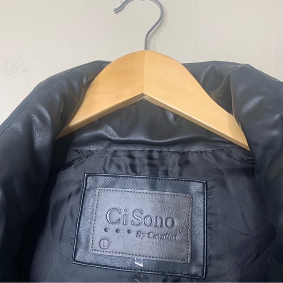 NWT Vici Crop Faux Leather Puffer Vest in Black Size Large - Picture 11 of 11